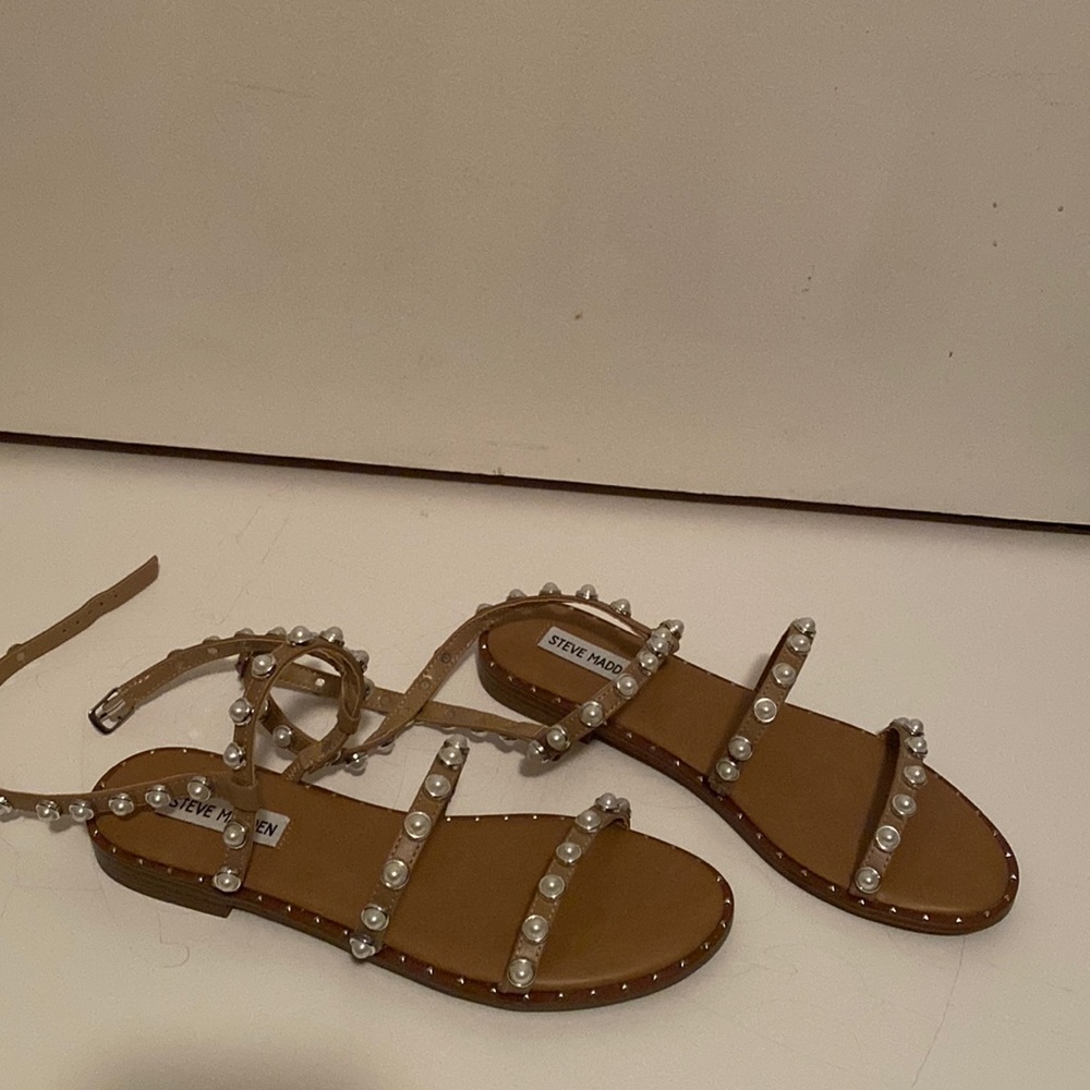 NWOT Steve Madden Travel Sandals with pearls size 8